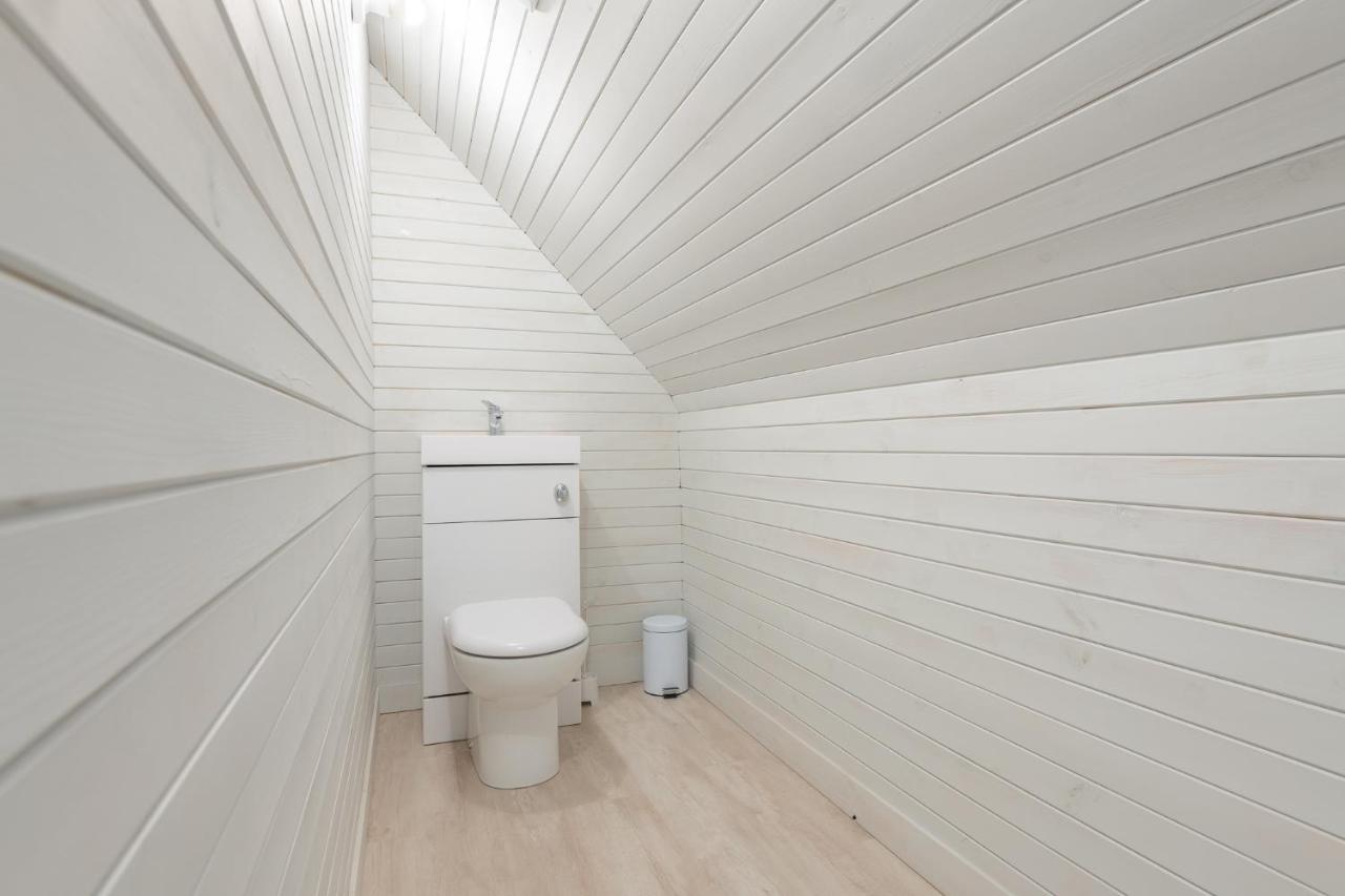Nether Newton - Sleeps 12, Hottub, Sauna, Private Garden Newmilns Exterior photo