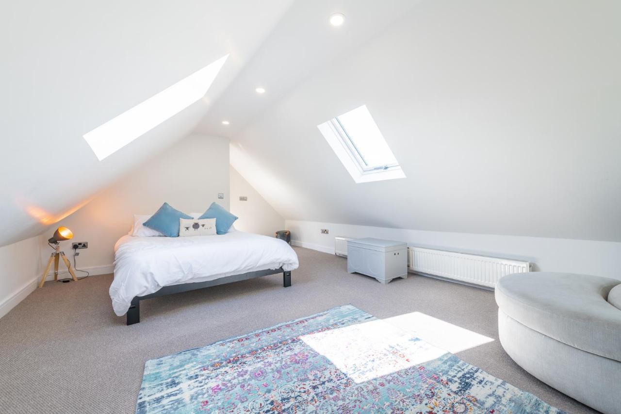 Nether Newton - Sleeps 12, Hottub, Sauna, Private Garden Newmilns Exterior photo